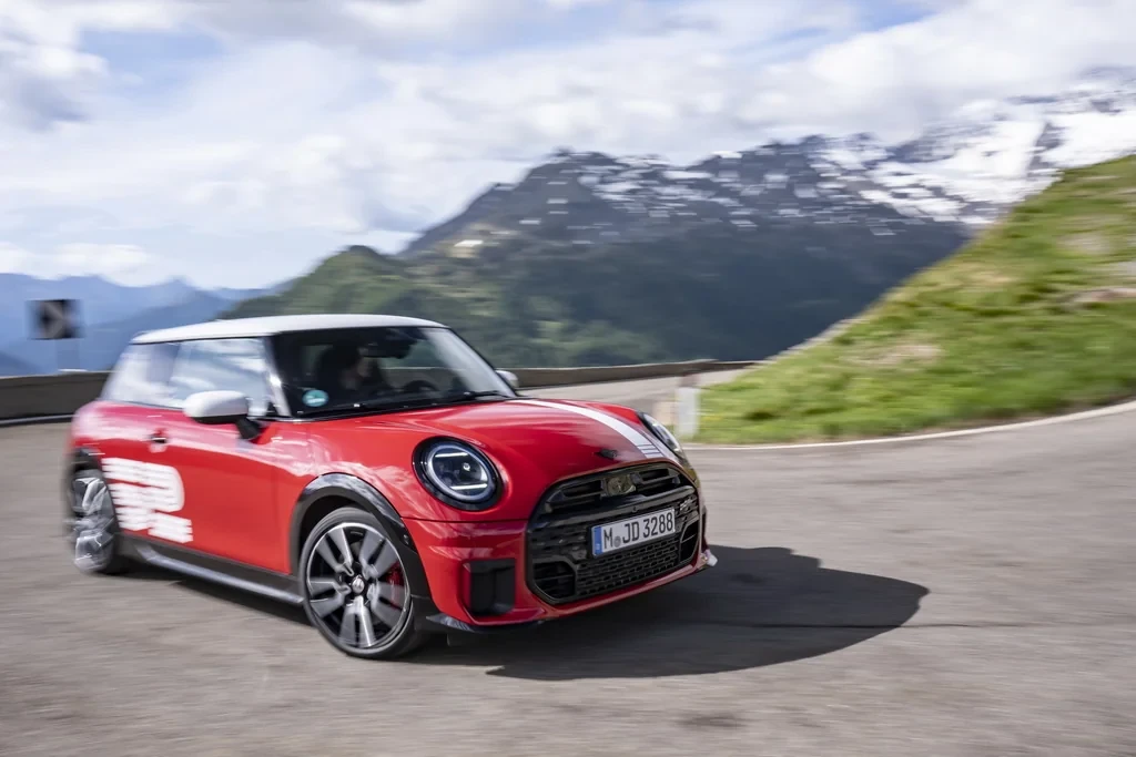 Mini презентовала эксклюзивную серию 1965 Victory Edition в честь легендарной победы