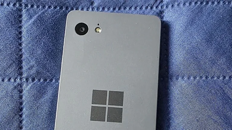 Microsoft створила власний Windows Phone ще до придбання Nokia – фото та відео