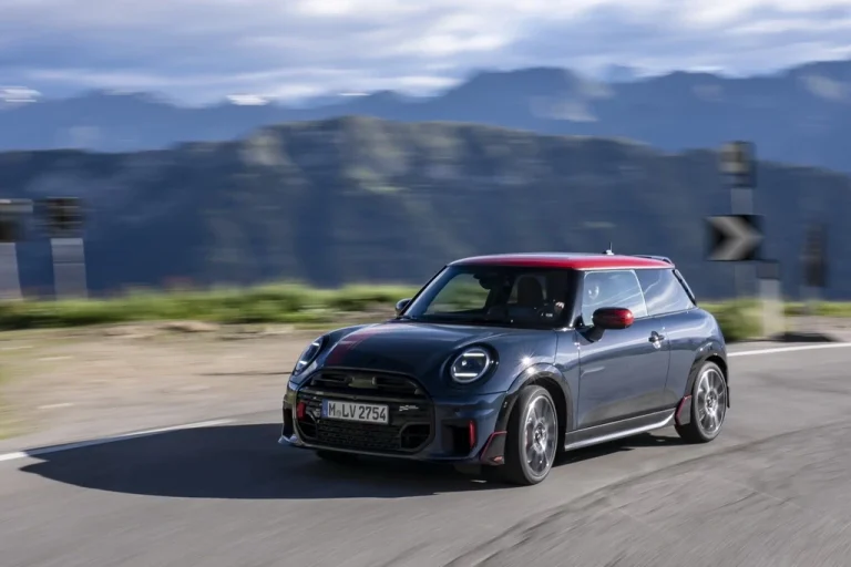 Mini представив John Cooper Works з пакетом оригінальних аксесуарів JCW