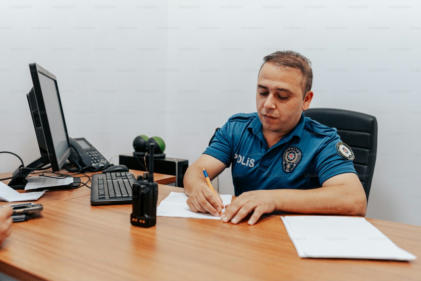 Затримання поліцією: процесуальні підстави, строк і право на захисника